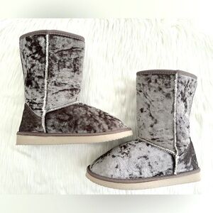 VELVET ESKIMO BOOTS